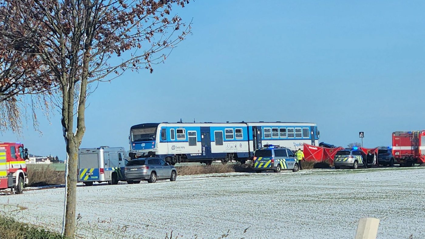 Tragická nehoda auta a vlaku u Mšena. Foto: Doprava Mělník a okolí