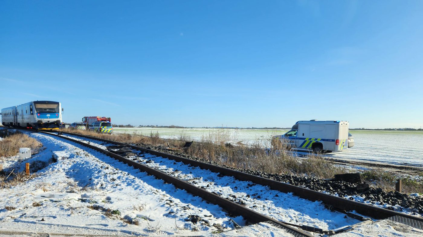 Tragická nehoda auta a vlaku u Mšena. Foto: Doprava Mělník a okolí