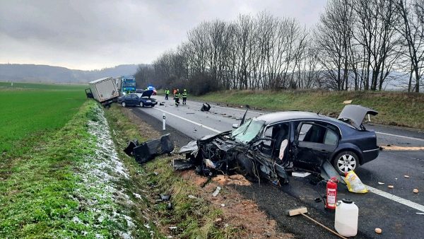 Vážná nehoda tří aut na silnici I/35 nedaleko Boršova. Foto: PČR