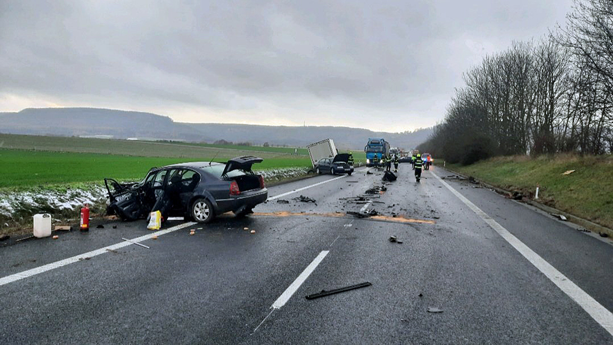 Vážná nehoda tří aut na silnici I/35 nedaleko Boršova. Foto: PČR