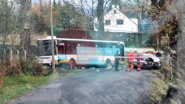Tragická nehoda auta a autobusu v Liberci - Doubí.