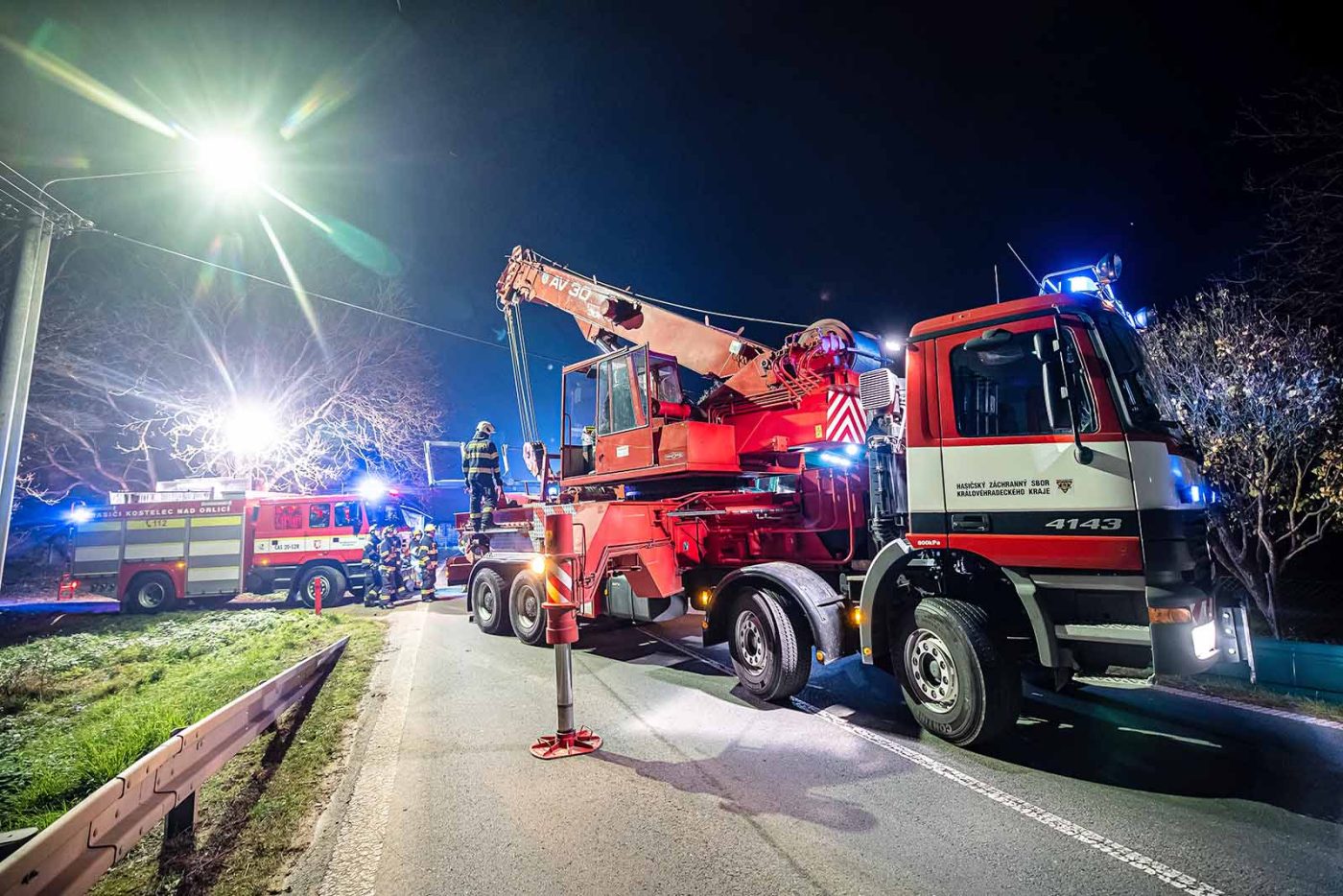 Hasiči na odstranění nehody pracovali 4 hodiny. Foto: HZS/Michal Fanta