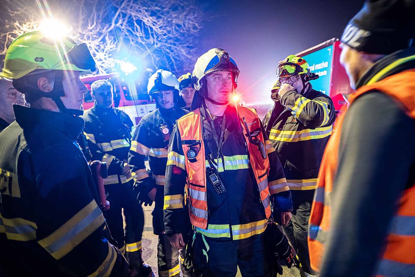 Hasiči na odstranění nehody pracovali 4 hodiny. Foto: HZS/Michal Fanta