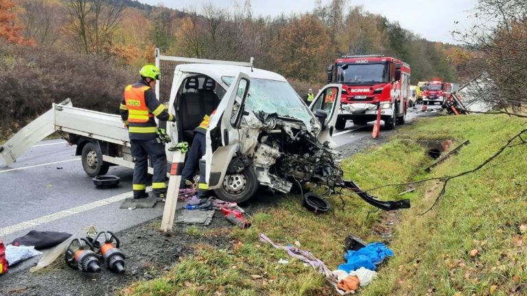 Nehoda kamionu a dodávky u Málkova. Foto: PČR