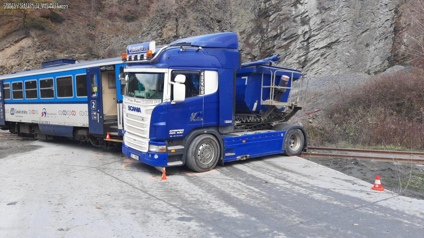 Nehoda vlaku a kamionu v Jakubčovicích. Foto: HZS