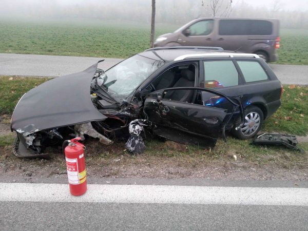 Nehoda Audi a Avie na Vrchlabsku. Foto: HZS