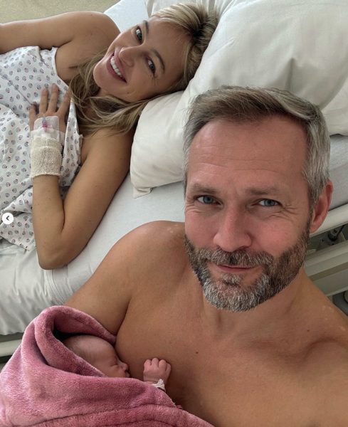 Ondřej Novotný a Renata Langmanová s dcerou Kayou.
