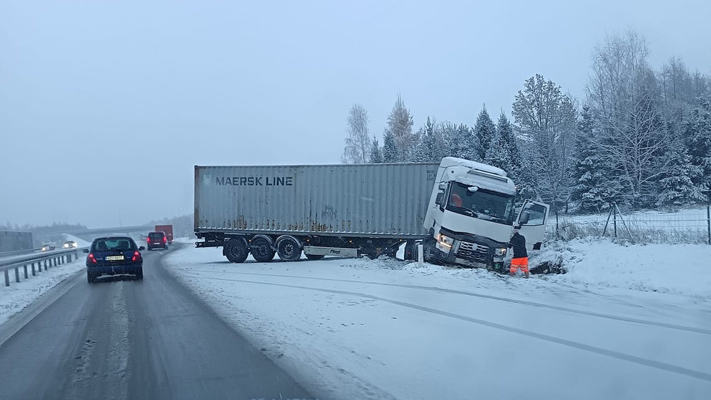 Páteční nehoda kamionu na dálnici D48.