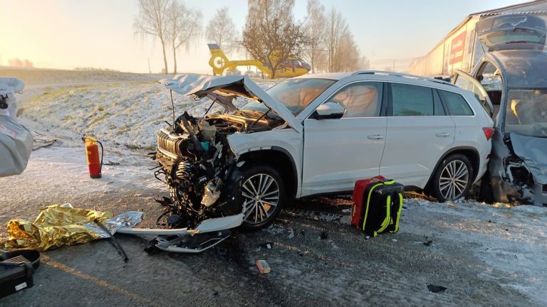 Vážná nehoda dvou aut u Strmilova. Foto: HZS