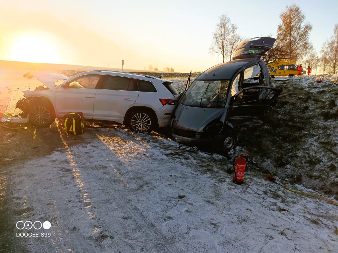 Vážná nehoda dvou aut u Strmilova. Foto: HZS