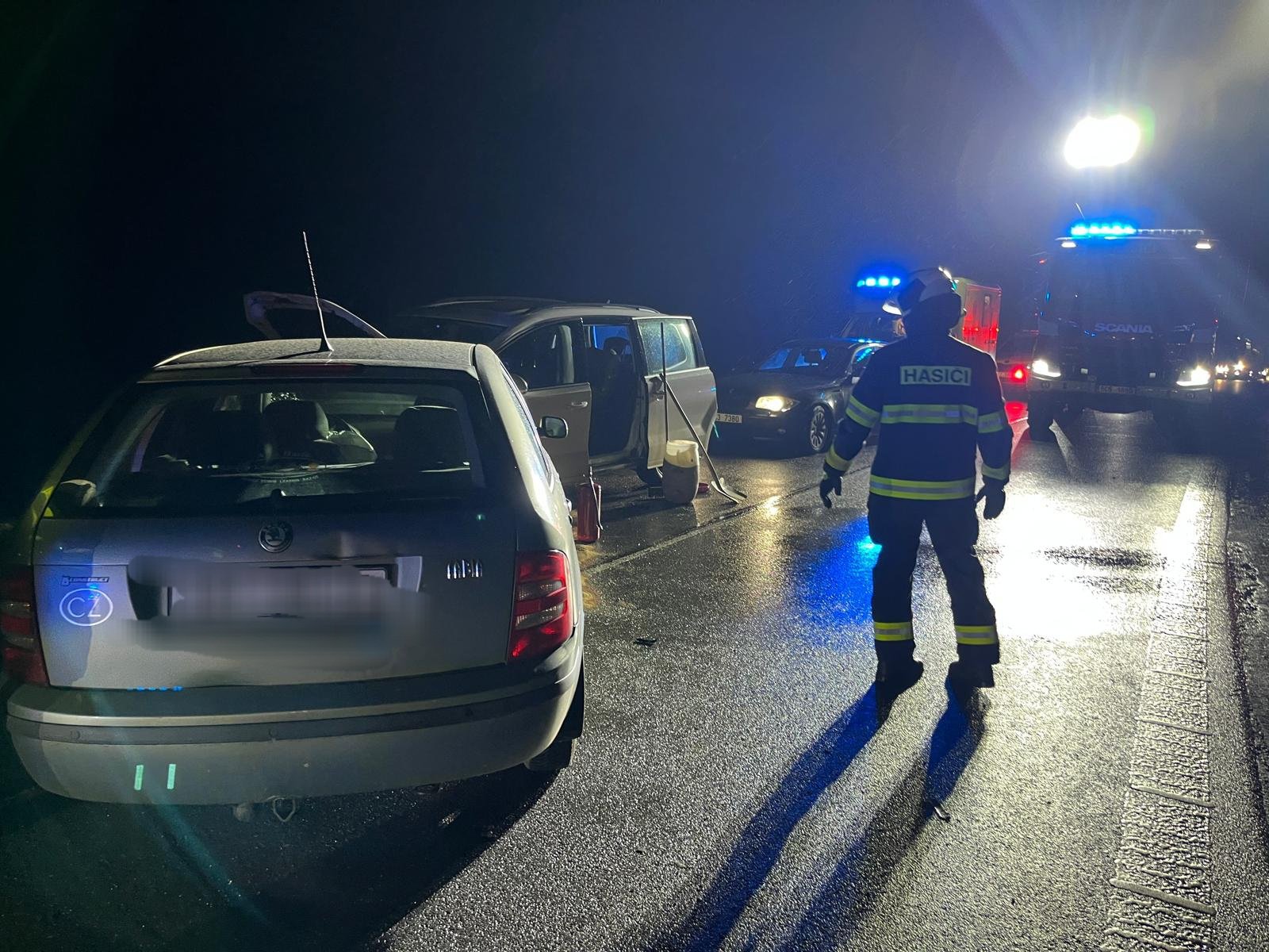 Nehoda tří aut u Třebotína na Českokrumlovsku. Foto: HZS