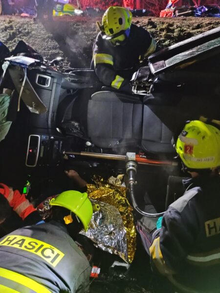 Vážná nehoda dvou aut u Božetic. Foto: HZS