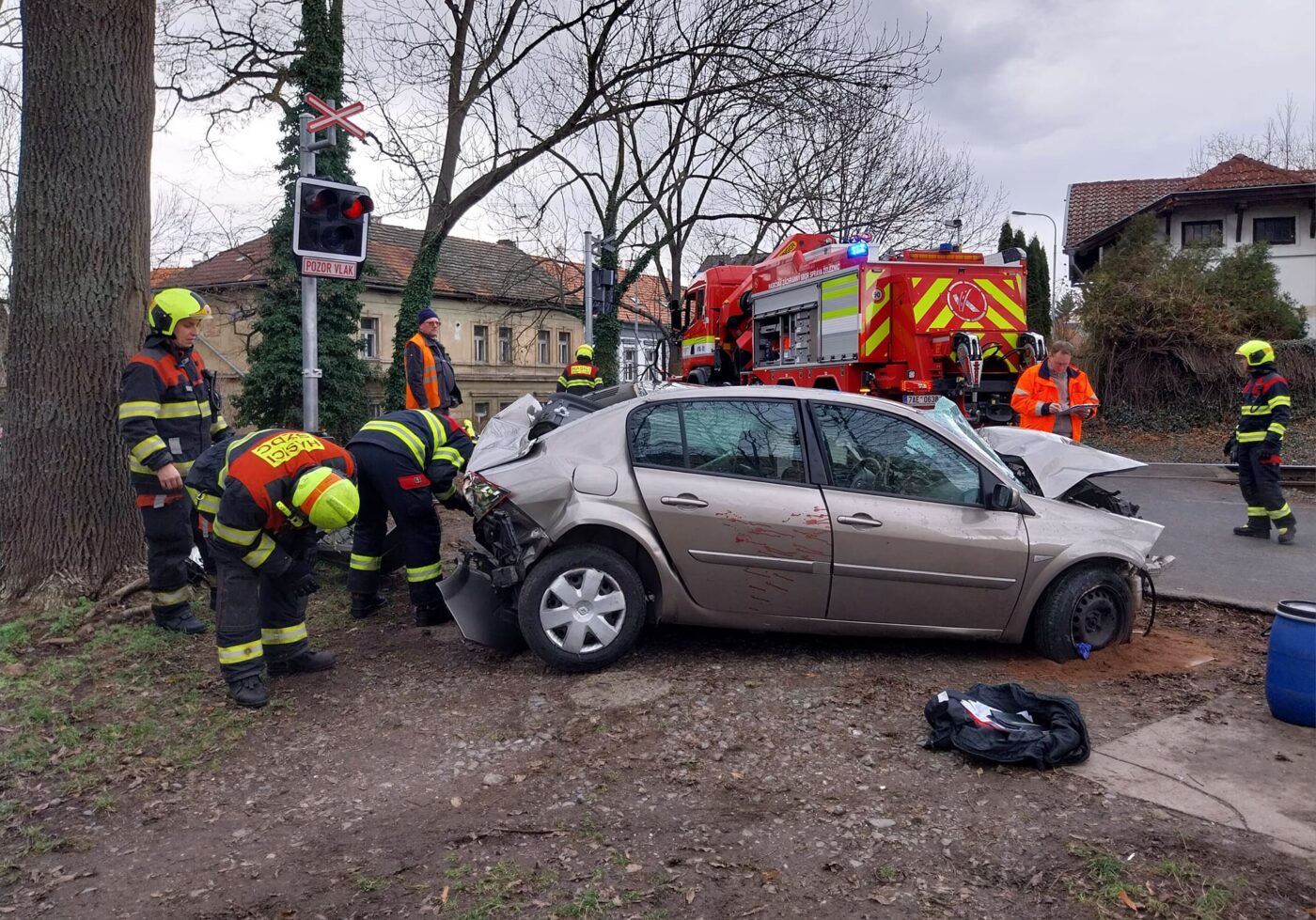 Nehoda vlaku a auta v Liboci. Foto: Pavel Sejna