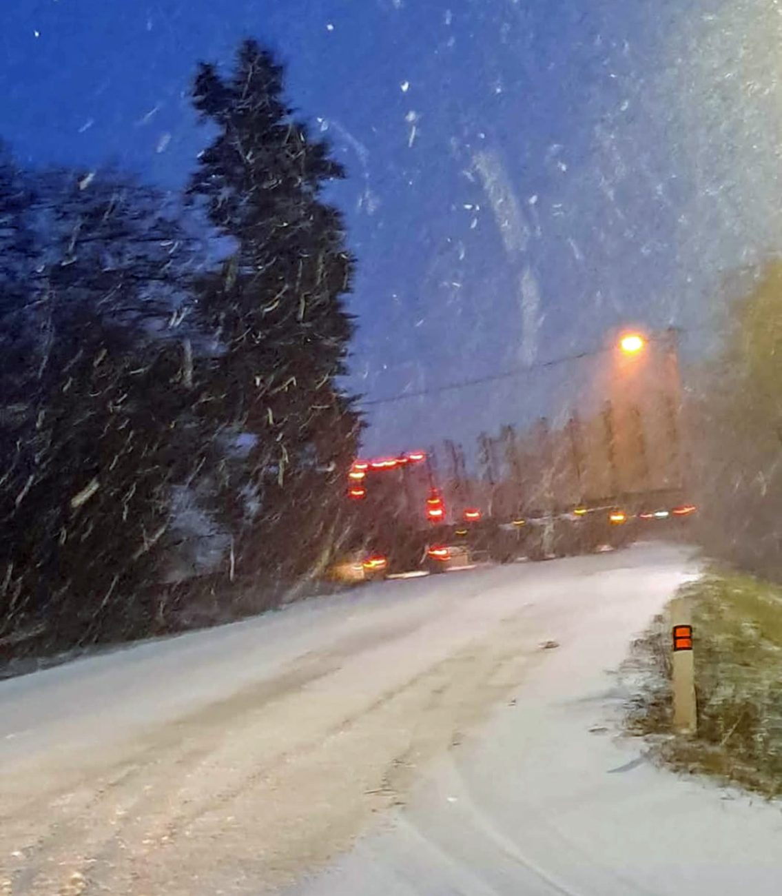 V Bohaticích na Českolipúsku havaroval nákladní vůz. Foto: Petr Horáček