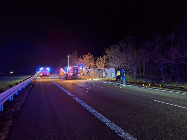 Tragická nehoda auta a kamionu u Pohořelic na Brněnsku.
