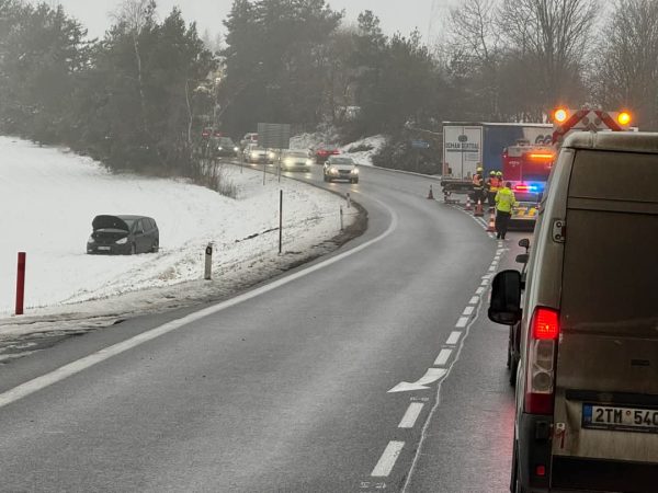 Nehoda na Mohelničáku. Pohled z druhé strany. Foto: Radek Muzikant