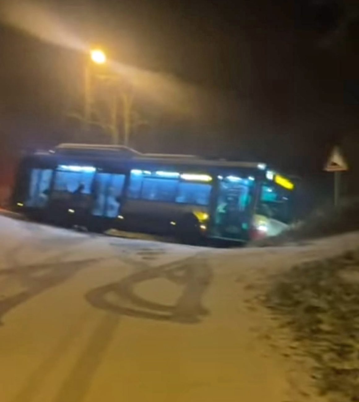 Nehoda autobusu v Olešnici u Ústí nad Labem.