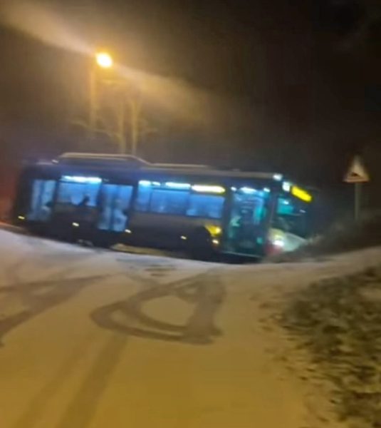 Nehoda autobusu v Olešnici u Ústí nad Labem.
