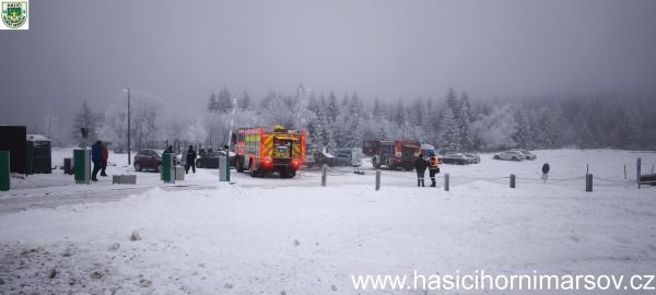 Požár aut v Horní Malé Úpě. Foto: HZS