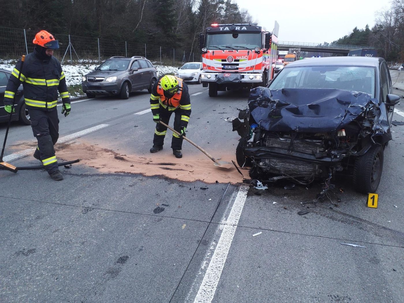 Nehoda na D1 u Devíti křížů. Foto: HZS / Filip Venclovský