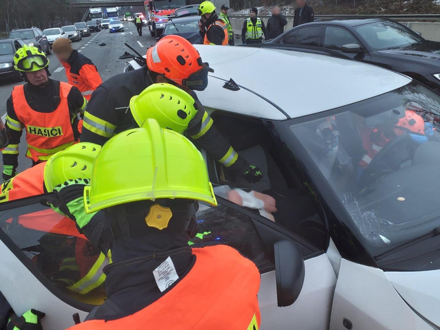 Nehoda na D1 u Devíti křížů. Foto: HZS / Filip Venclovský