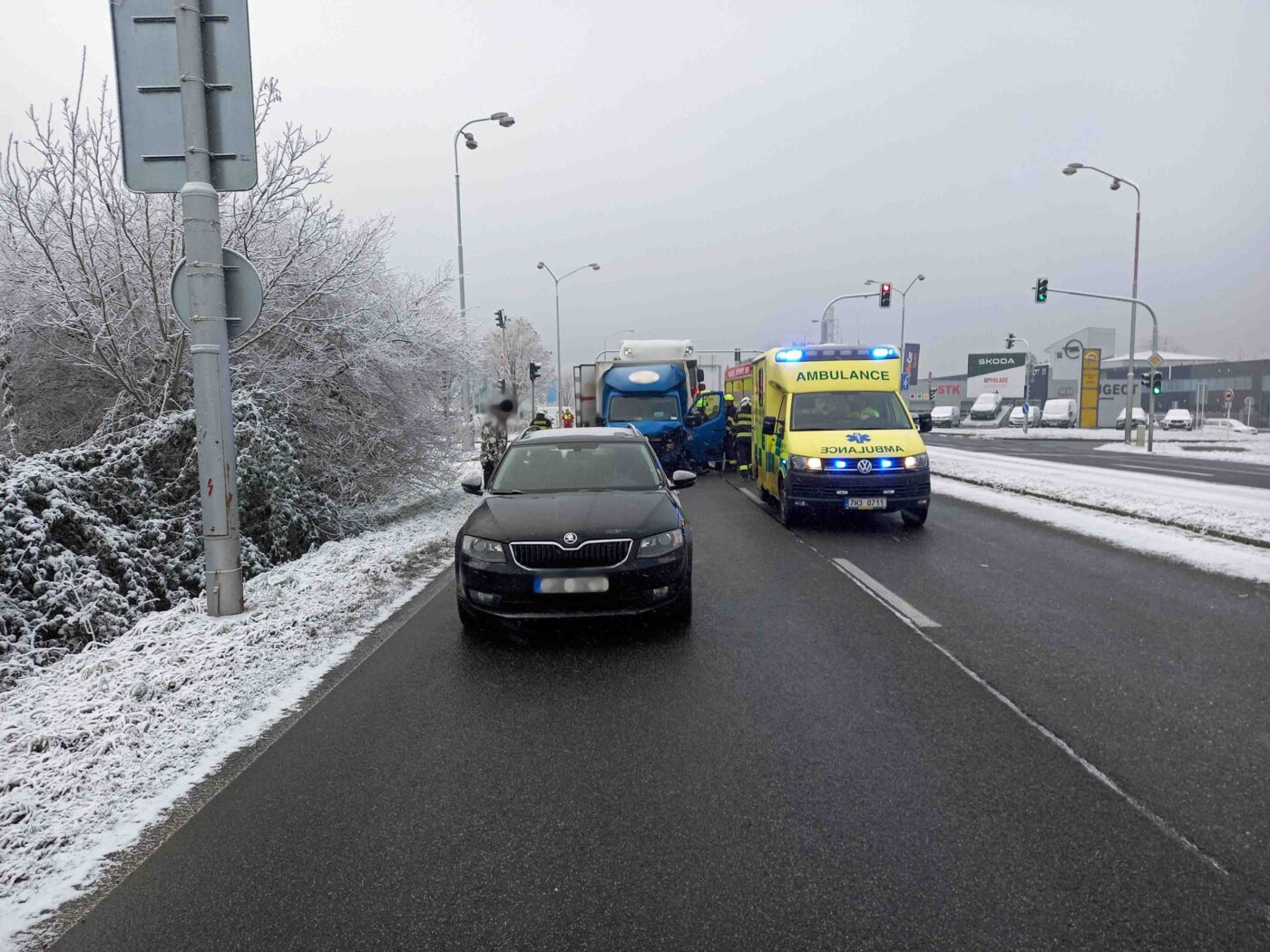 Nehoda na příjezdu do Hradce Králové. Foto: HZS