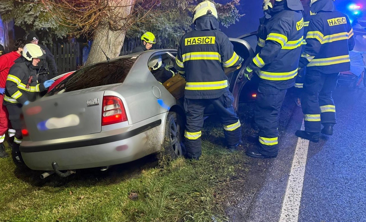 Vážná nehoda v Liběšicích na Jičínsku. Foto: HZS