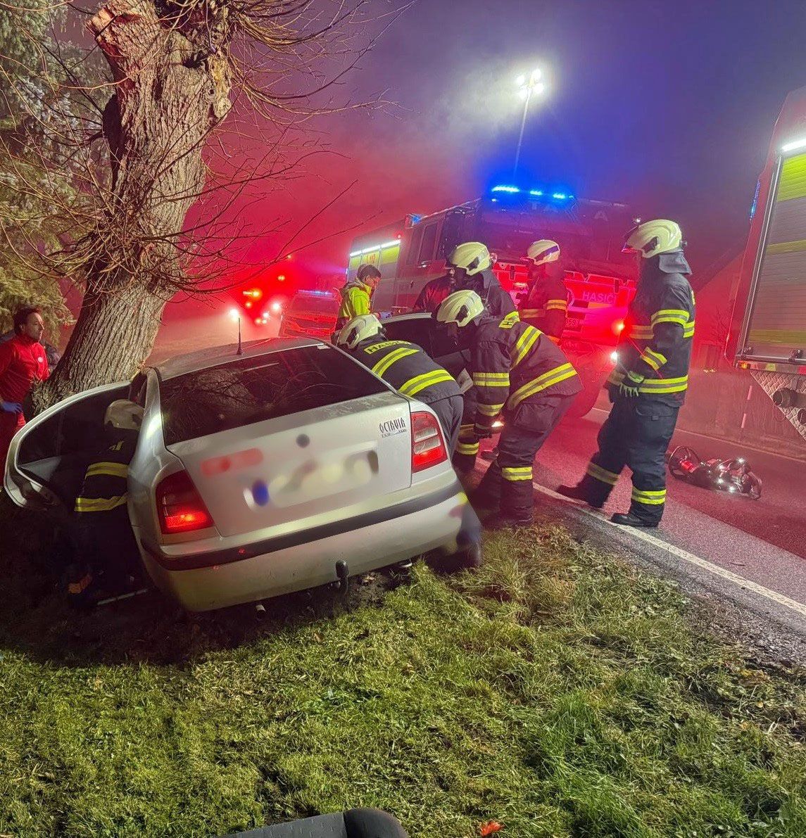 Vážná nehoda v Liběšicích na Jičínsku. Foto: HZS