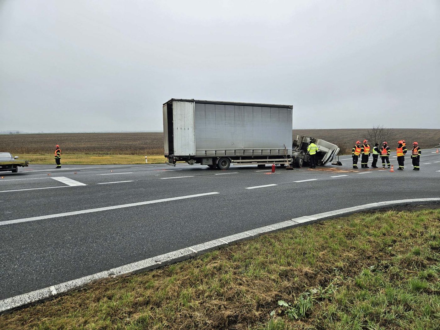 Nehoda dvou nákladní vozů u Miroslavi. Foto: HZS