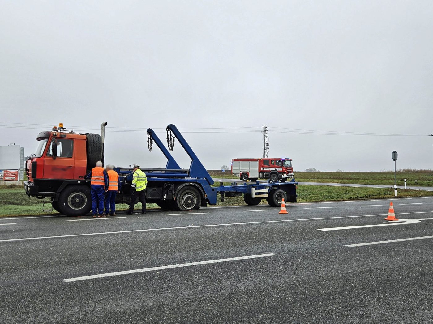 Nehoda dvou nákladní vozů u Miroslavi. Foto: HZS