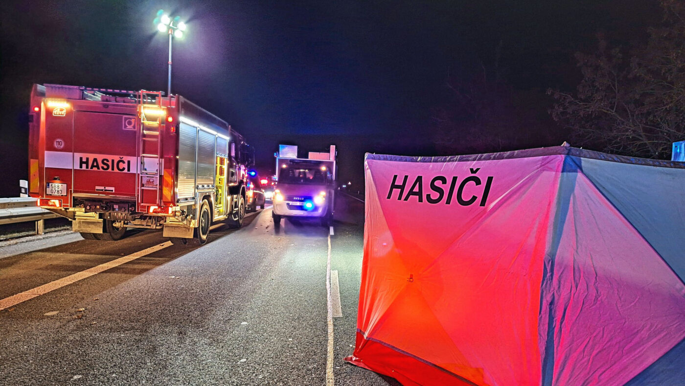 Tragická nehoda auta a kamionu u Pohořelic. Foto: HZS