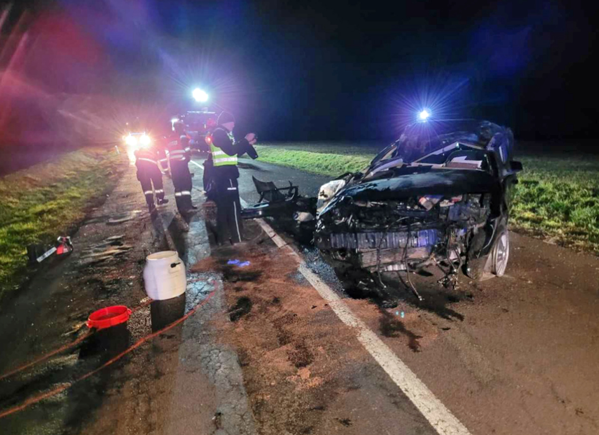 Tragická nehoda mezi Břežany a Litobratřicemi na Znojemsku. Foto: HZS