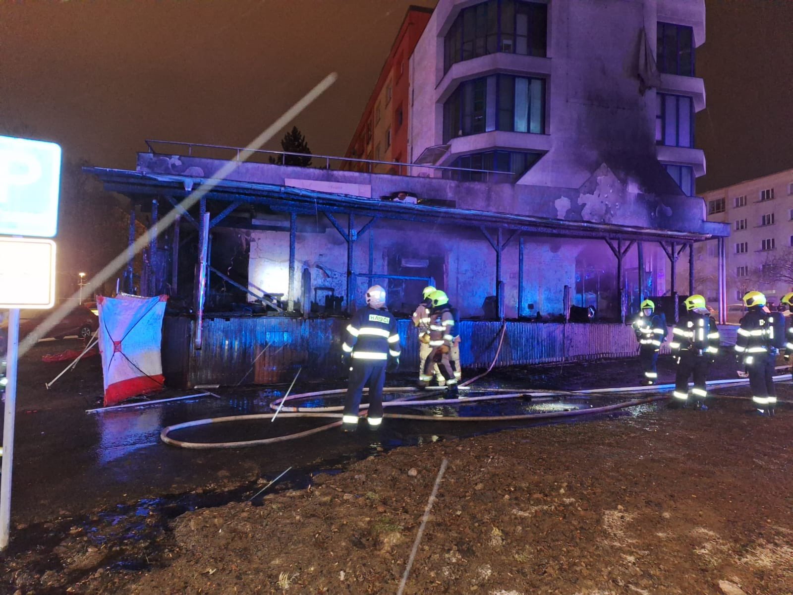 Hospůdka U Kojota zcela vyhořela. Foto: HZS