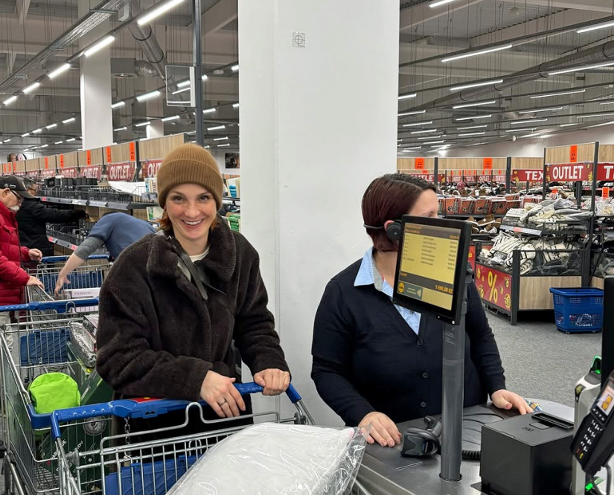 Michaela Maurerová nakoupila v Lidl outletu plný vozík.