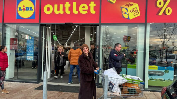 Michaela Maurerová nakoupila v Lidl outletu plný vozík.