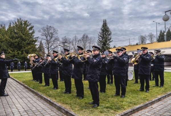 Policisté pohřbili svého zemřelého kolegu. Foto: PČR