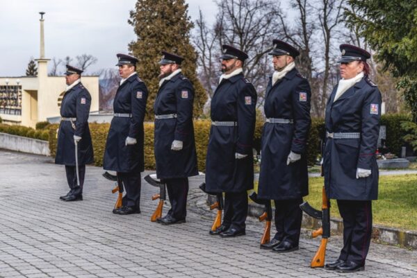 Policisté pohřbili svého zemřelého kolegu. Foto: PČR
