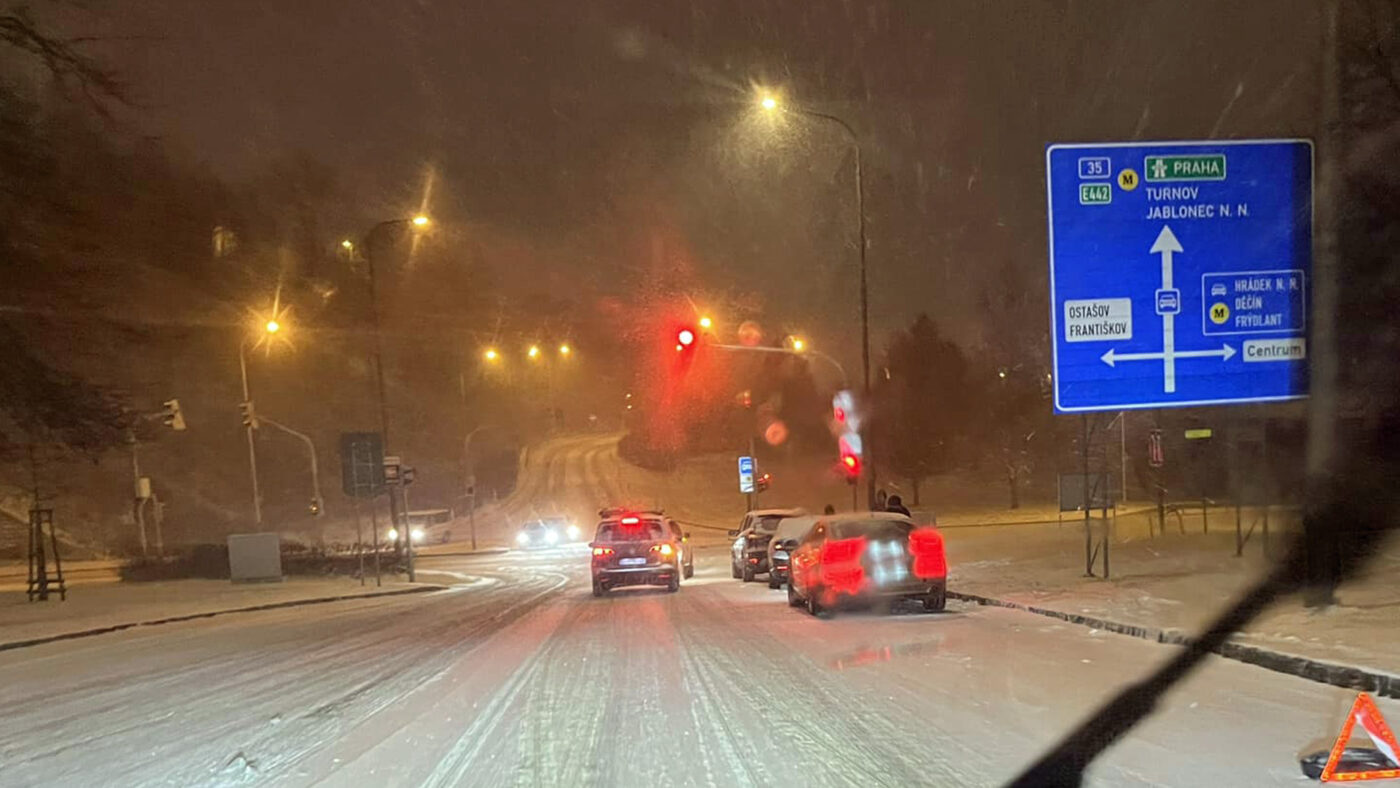 Nehoda v Žitavské ulici v Liberci. Foto: Vojta Hampl