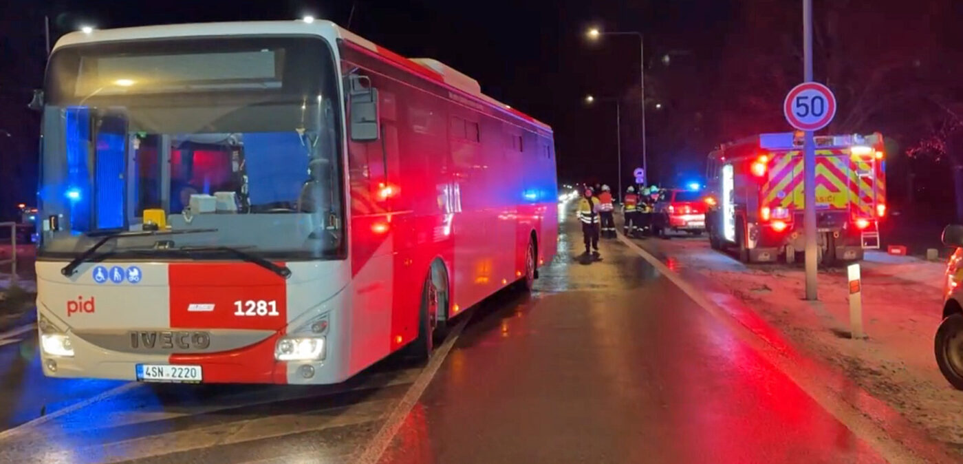 Nehoda autobusů u Buštěhradu. Foto: HZS