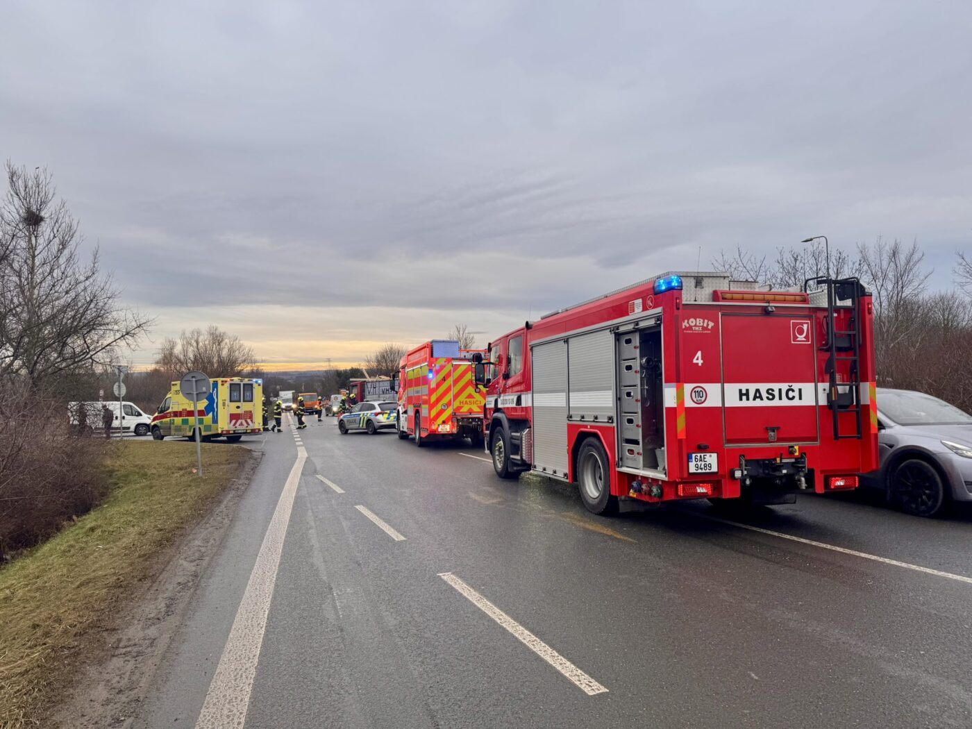 Nehoda na Kunratické spojce v Praze. Foto: HZS