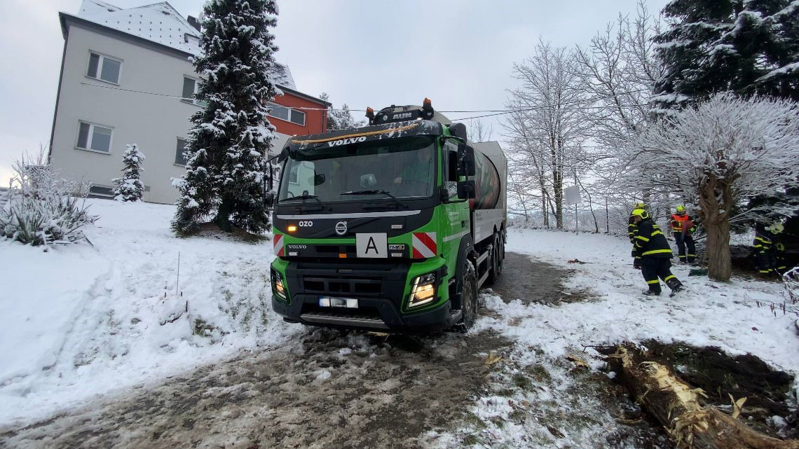 Nehoda nákladního vozu v Ostravě. Foto: HZS