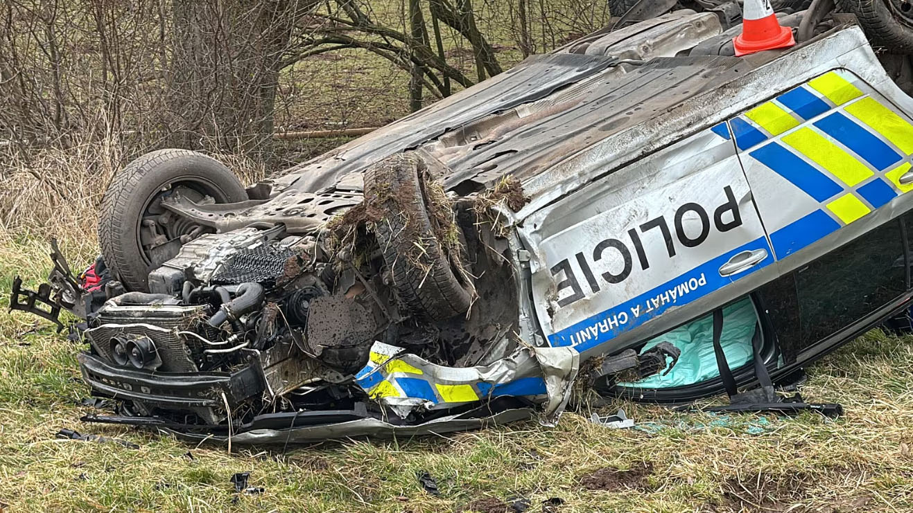 Nehoda policejního vozu u Přistoupimi. Foto: PČR