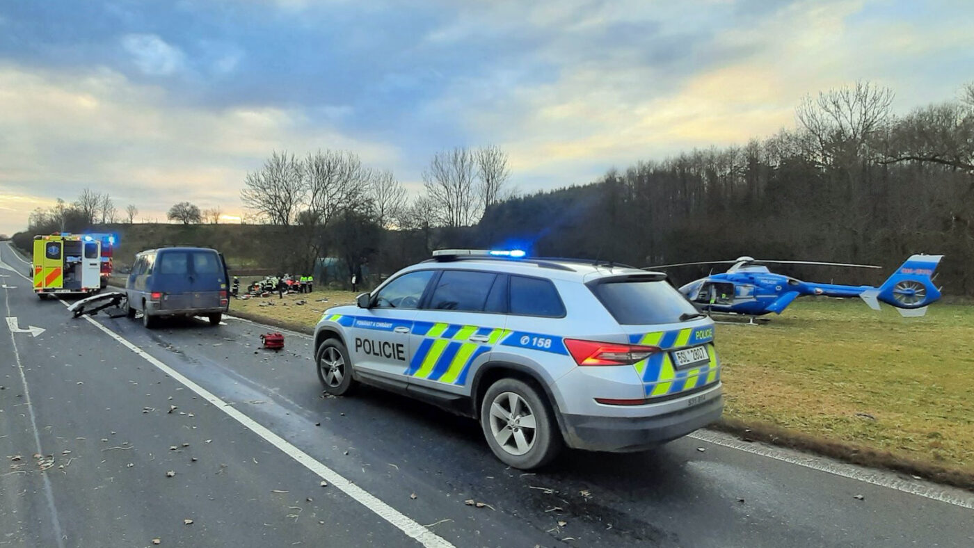 Nehoda policejního vozu u Přistoupimi. Foto: PČR