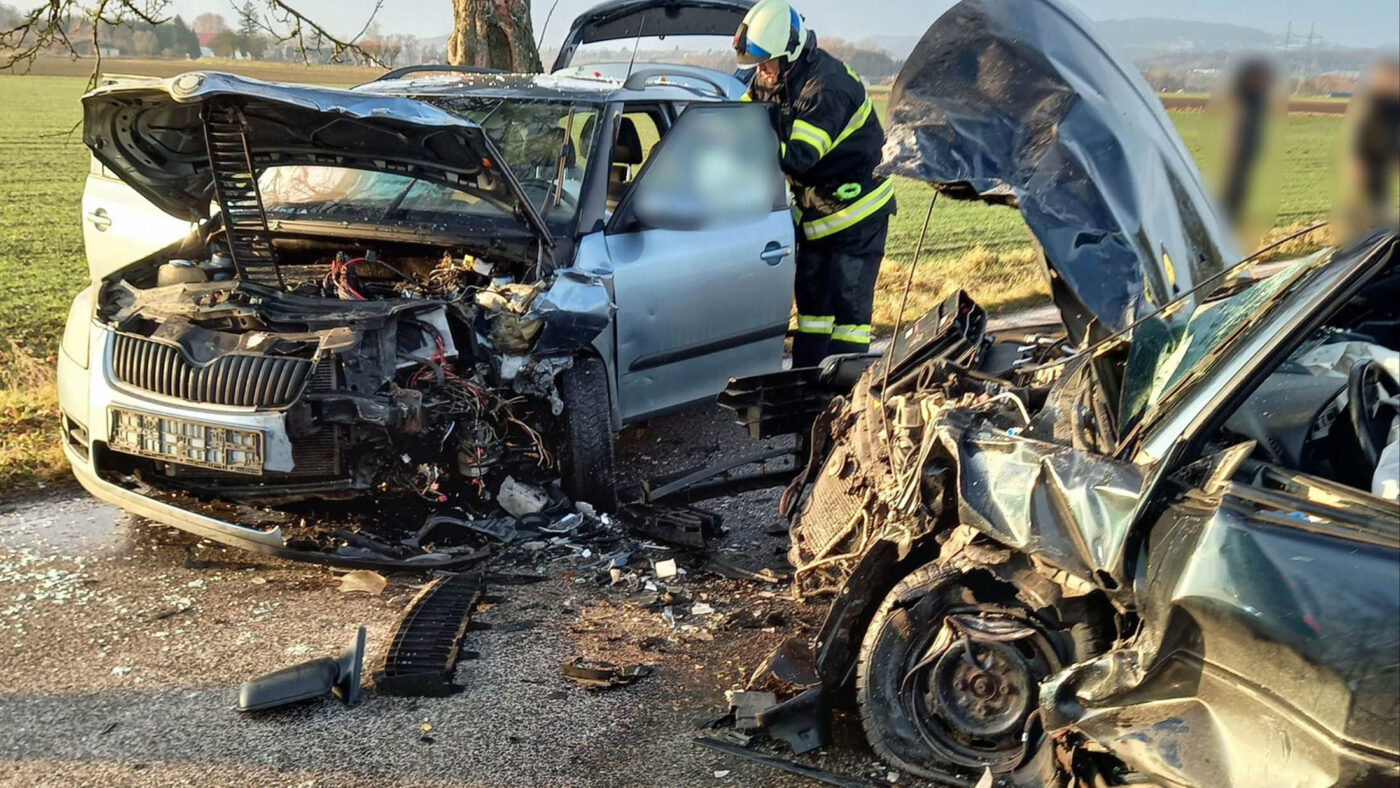 Vážná nehoda u Radimi na Jičínsku. Foto: HZS