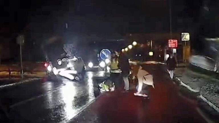 Auto v Ústí nad Labem srazilo policistku. Video: Policie ČR