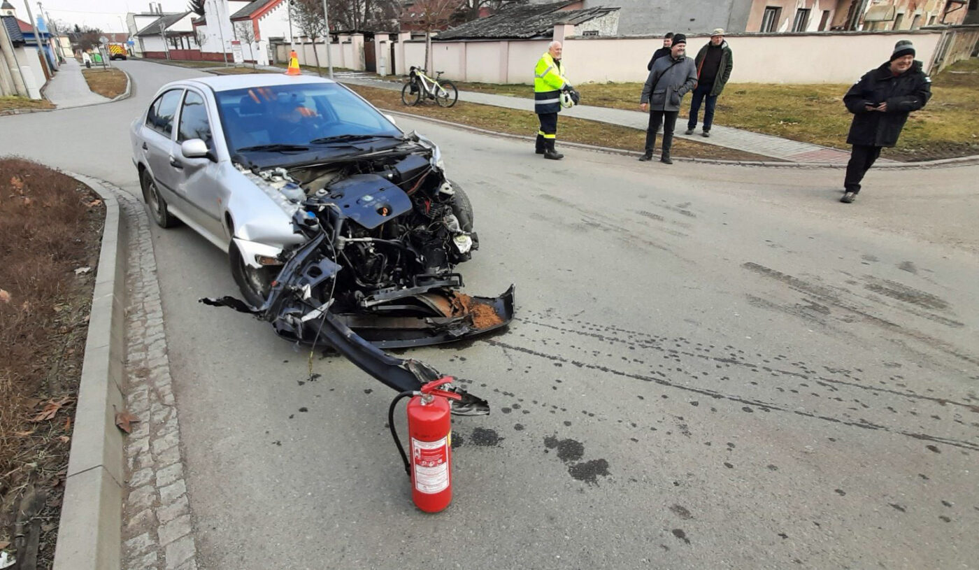 Výsledek srážky Octavie s vlakem v Bedihošti u Prostějova.