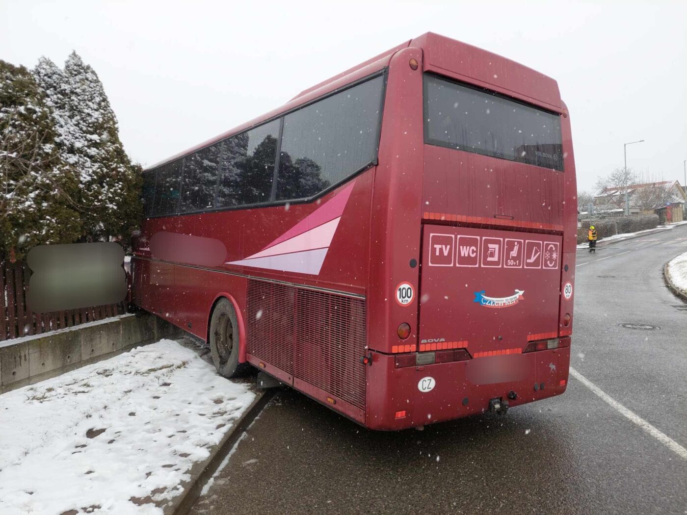 Nehoda autobusu v Praze Kolovratech.