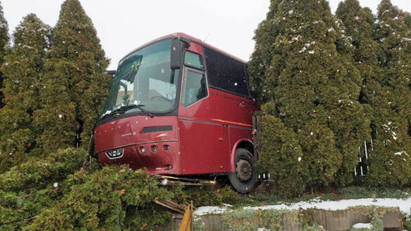 Nehoda autobusu v Praze Kolovratech.