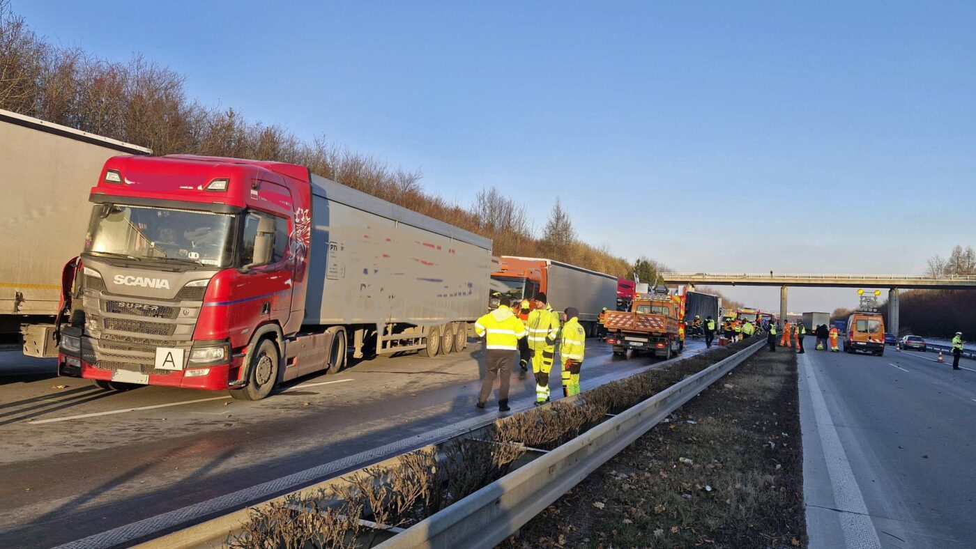 Hromadná nehoda kamionů na D1. Foto: PČR