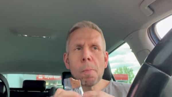 Karel Horváth v pořadu silně zhubl. Změna je patrná i v obličeji. Zdroj: Nova